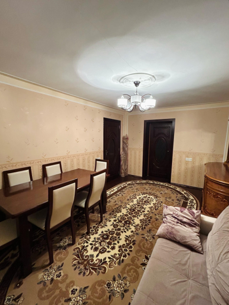 Satılır 2 otaqlı 60 m2 köhnə tikili İnşaatçılar m.