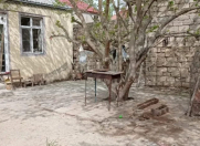 İcarəyə verilir 2 otaqlı 100 m2 həyət evi Buzovna