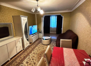 Satılır 3 otaqlı 70 m2 köhnə tikili Elmlər Akademiyası m.