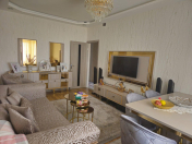 Satılır 3 otaqlı 90 m2 köhnə tikili Xalqlar Dostluğu m.