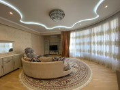 Satılır 3 otaqlı 163 m2 yeni tikili 28 May m.