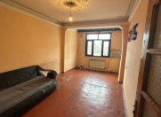 Satılır 3 otaqlı 70 m2 köhnə tikili Bakıxanov