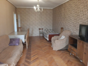 Satılır 1 otaqlı 42 m2 köhnə tikili Elmlər Akademiyası m.