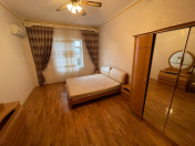 Satılır 4 otaqlı 210 m2 yeni tikili Elmlər Akademiyası m.