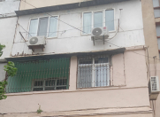 Satılır 4 otaqlı 9 m2 köhnə tikili Bakıxanov