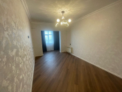 Satılır 2 otaqlı 65 m2 köhnə tikili Xalqlar Dostluğu m.