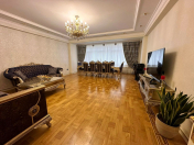 Satılır 4 otaqlı 185 m2 yeni tikili Gənclik m.