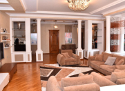 Satılır 4 otaqlı 225 m2 yeni tikili Gənclik m.