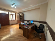İcarəyə verilir 3 otaqlı 105 m2 ofis Memar Əcəmi m.
