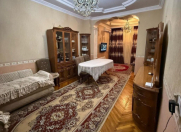 İcarəyə verilir 3 otaqlı 100 m2 köhnə tikili Şah İsmayıl Xətai m.