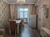 İcarəyə verilir 3 otaqlı 60 m2 köhnə tikili Ayna Sultanova heykəli