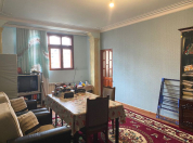 Satılır 4 otaqlı 120 m2 köhnə tikili Elmlər Akademiyası m.
