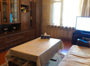 Satılır 2 otaqlı 60 m2 köhnə tikili Xalqlar Dostluğu m.