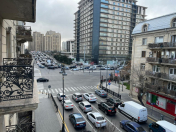 İcarəyə verilir 3 otaqlı 100 m2 köhnə tikili Şah İsmayıl Xətai m.