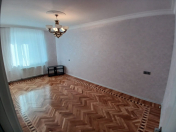 Satılır 4 otaqlı 110 m2 köhnə tikili Elmlər Akademiyası m.