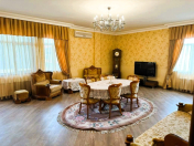 İcarəyə verilir 4 otaqlı 225 m2 yeni tikili Elmlər Akademiyası m.