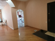 İcarəyə verilir 2 otaqlı 105 m2 yeni tikili Şah İsmayıl Xətai m.