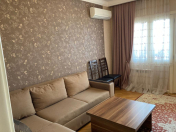 Satılır 3 otaqlı 90 m2 köhnə tikili Qara Qarayev m.