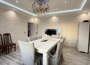 Satılır 3 otaqlı 80 m2 köhnə tikili Yasamal r.