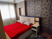 Satılır 3 otaqlı 90 m2 köhnə tikili Xalqlar Dostluğu m.