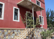 Satılır 8 otaqlı 4 m2 bağ evi Saray