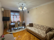 Satılır 2 otaqlı 60 m2 köhnə tikili Xalqlar Dostluğu m.