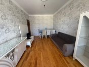 İcarəyə verilir 2 otaqlı 60 m2 köhnə tikili Y.Günəşli