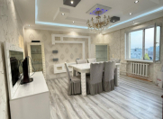 Satılır 4 otaqlı 90 m2 köhnə tikili Elmlər Akademiyası m.