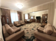 Satılır 5 otaqlı 130 m2 köhnə tikili Azadlıq prospekti m.