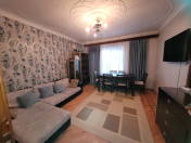 Satılır 2 otaqlı 67 m2 köhnə tikili Şah İsmayıl Xətai m.