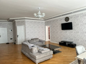 İcarəyə verilir 3 otaqlı 123 m2 yeni tikili 28 May m.