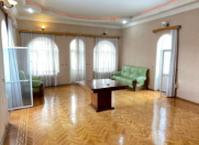 İcarəyə verilir 6 otaqlı 380 m2 ofis 28 May m.