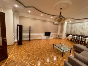 İcarəyə verilir 4 otaqlı 190 m2 yeni tikili 28 May m.