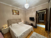 İcarəyə verilir 2 otaqlı 65 m2 köhnə tikili Şah İsmayıl Xətai m.