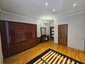 Satılır 3 otaqlı 100 m2 köhnə tikili Gənclik m.