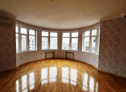 Satılır 4 otaqlı 185 m2 yeni tikili 28 May m.