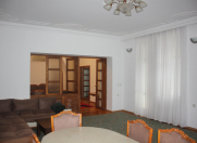 Satılır 5 otaqlı 400 m2 köhnə tikili Sahil m.