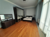 Satılır 4 otaqlı 190 m2 yeni tikili 28 May m.