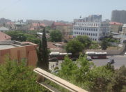 İcarəyə verilir 3 otaqlı 90 m2 köhnə tikili 8 Noyabr m.