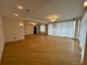 Satılır 5 otaqlı 260 m2 yeni tikili 28 May m.