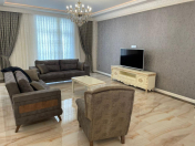 İcarəyə verilir 4 otaqlı 200 m2 yeni tikili Ağ şəhər