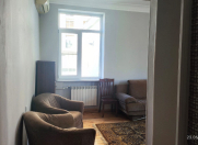 Satılır 1 otaqlı 40 m2 köhnə tikili Şah İsmayıl Xətai m.