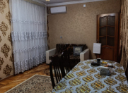 Satılır 2 otaqlı 60 m2 köhnə tikili Xalqlar Dostluğu m.