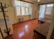 İcarəyə verilir 2 otaqlı 46 m2 köhnə tikili Memar Əcəmi m.