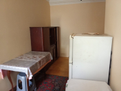 İcarəyə verilir 1 otaqlı 15 m2 həyət evi Nizami m.