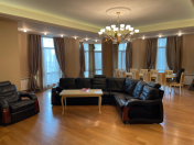 Satılır 4 otaqlı 235 m2 yeni tikili 28 May m.