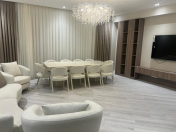 İcarəyə verilir 4 otaqlı 165 m2 yeni tikili Ağ şəhər