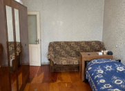 Satılır 2 otaqlı 65 m2 köhnə tikili Xalqlar Dostluğu m.