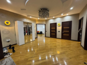 İcarəyə verilir 4 otaqlı 170 m2 yeni tikili Nizami m.