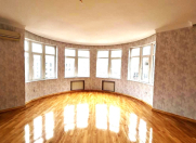 Satılır 4 otaqlı 180 m2 yeni tikili 28 May m.